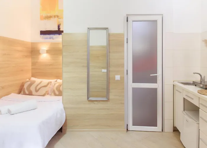 Smart Apartments! невелика з ремонтом в центрі Leópolis